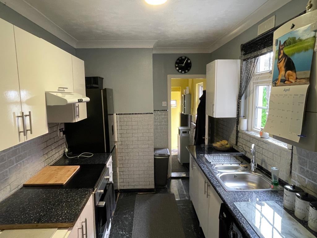 Lot: 1 - PAIR OF FLATS FOR INVESTMENT - view of kitchen in ground floor flat